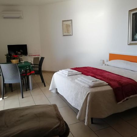 La Nave Sul Mare Di Taormina Bed and Breakfast Letojanni Buitenkant foto