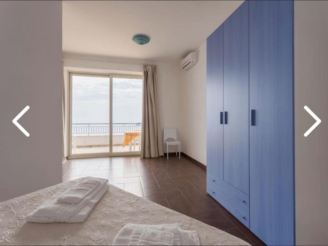 La Nave Sul Mare Di Taormina Bed and Breakfast Letojanni Buitenkant foto